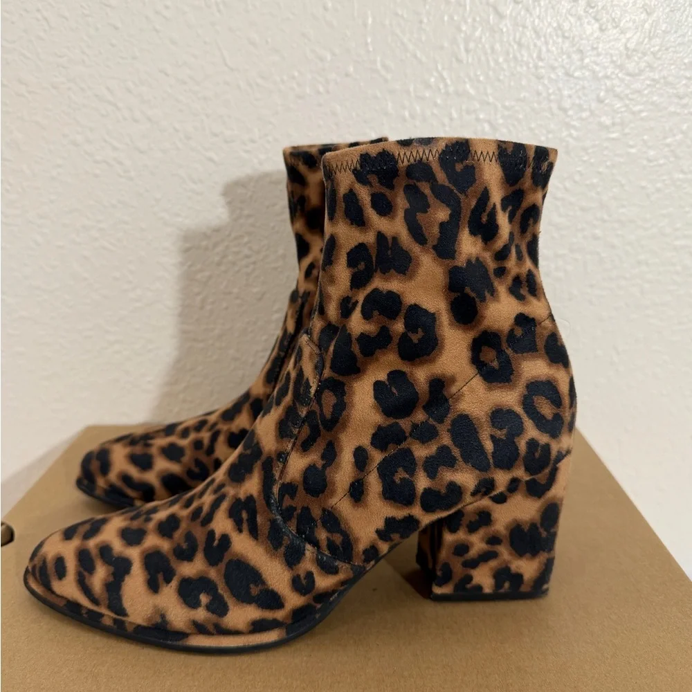 Marc Fisher women's leopard print ankle boots, stretch slip on block heel. - Picture 6 of 12